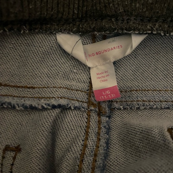 No Boundaries Maternity Jeans, size L (11-13), obvious wear, smoke free home - Picture 2 of 3